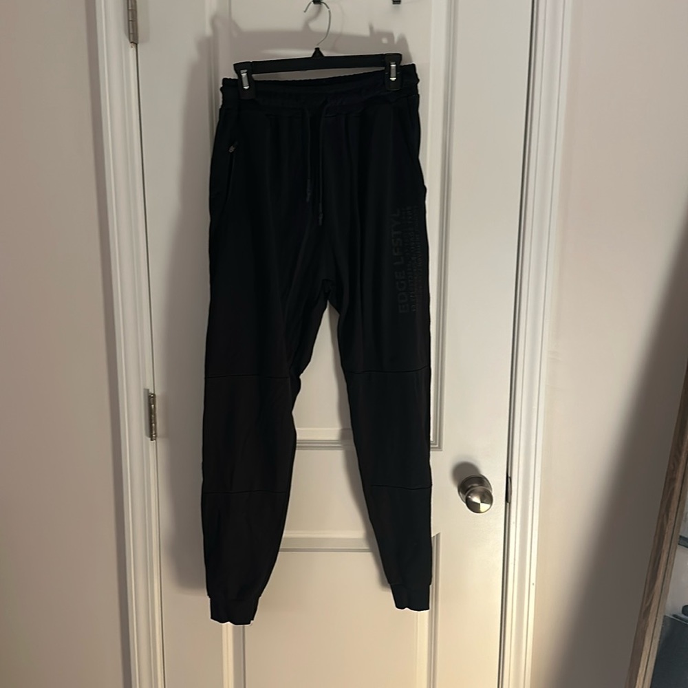 Cool black sweatpants, size L.